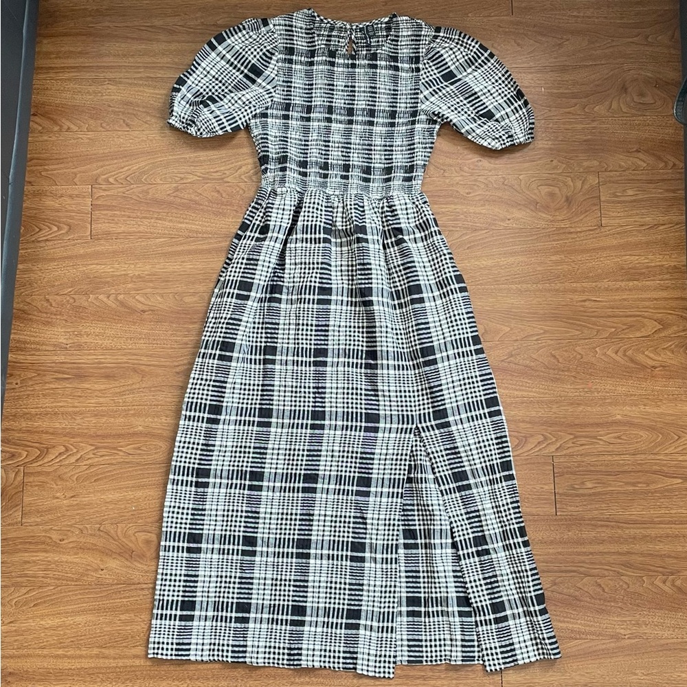 Forever New H&M | size 2 black & white plaid puff sleeve smocked midi dress